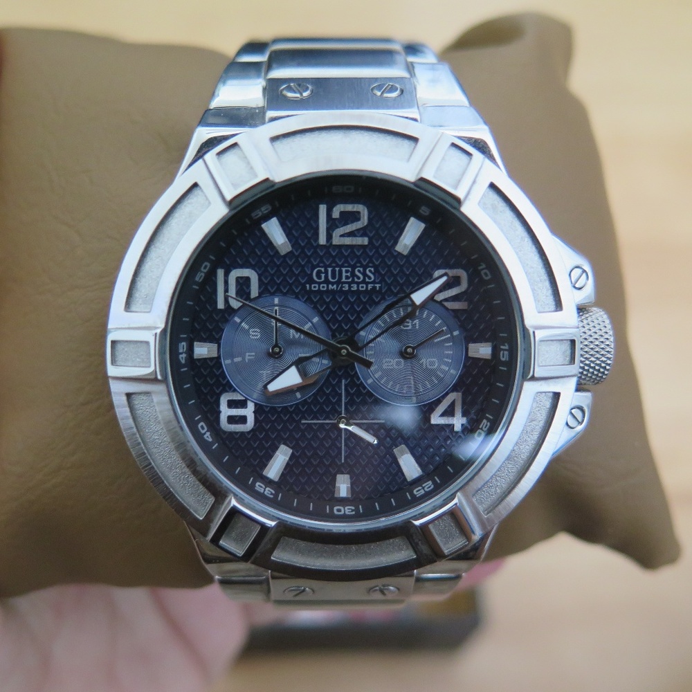 GUESS Rigor Standout Sporty Multi-Function Watch - Picture 4 of 8